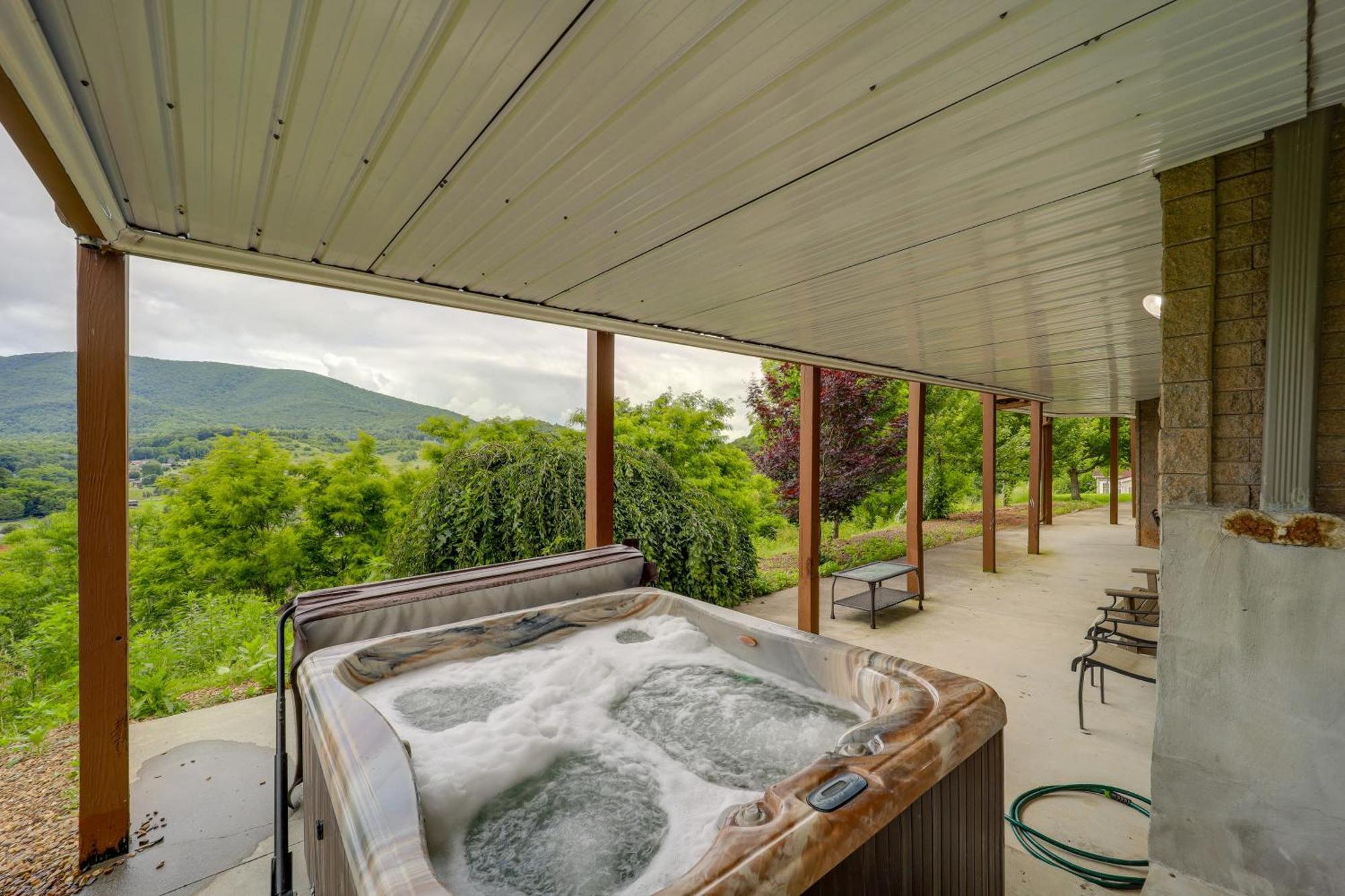 Classy Home With Hot Tub And Mt Jefferson Views! 웨스트 제퍼슨 외부 사진