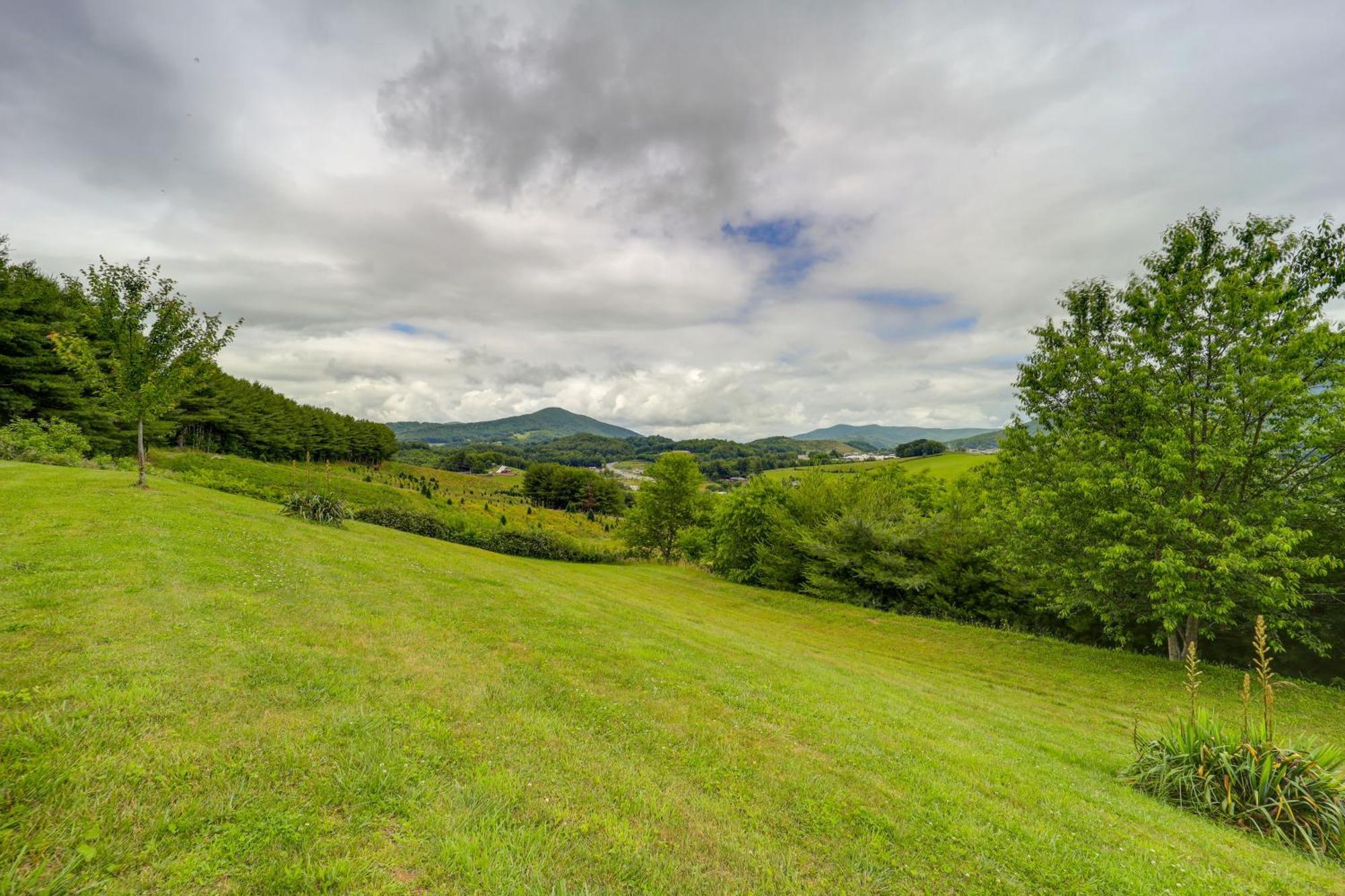 Classy Home With Hot Tub And Mt Jefferson Views! 웨스트 제퍼슨 외부 사진